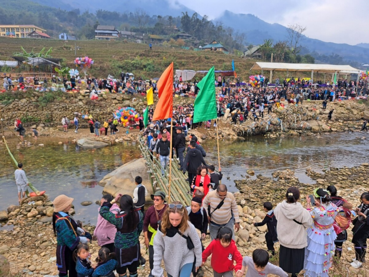Không gian lễ hội Roóng Poọc ở Sa Pa