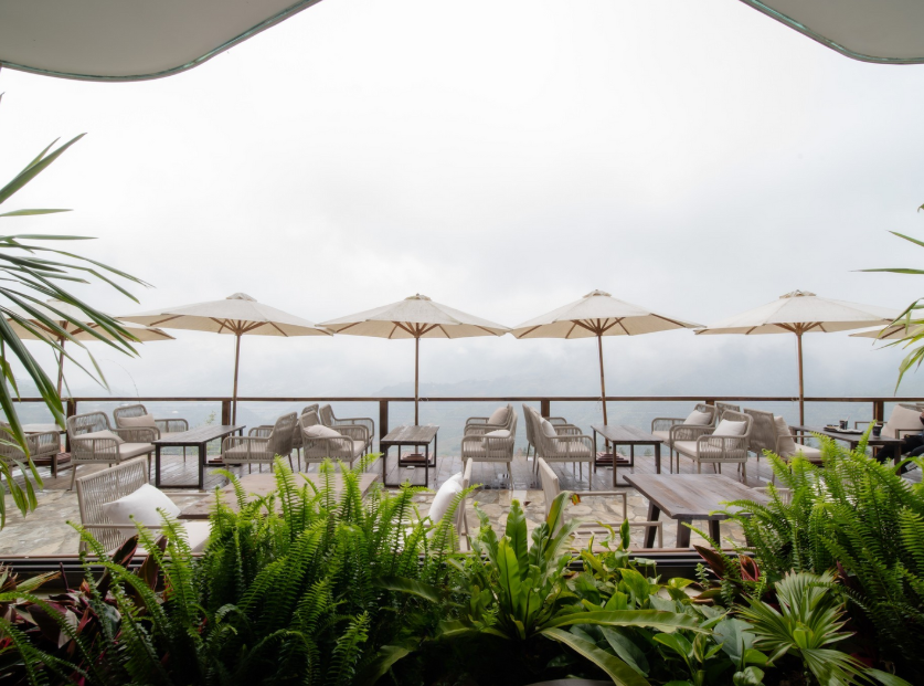 Đắm chìm trong “biển mây” với không gian gần gũi với thiên nhiên.