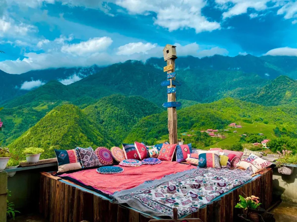 Sân thượng là khu vực được nhiều du khách yêu thích.