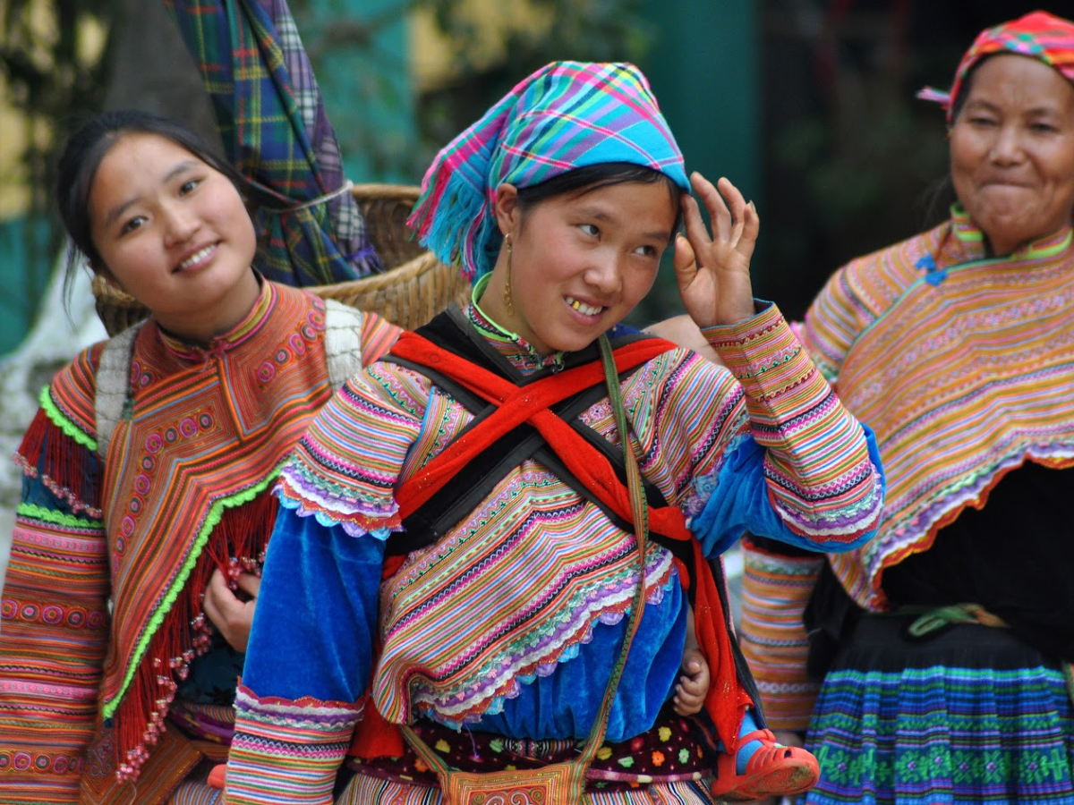 Ghé chợ tình Sa Pa để khám phá bản sắc dân tộc độc đáo.