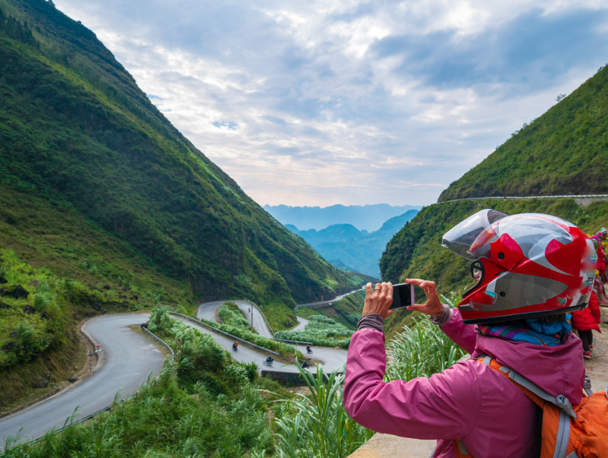Du khách cần lưu ý trang phục đảm bảo an toàn trước khi đi phượt tại Sa Pa.