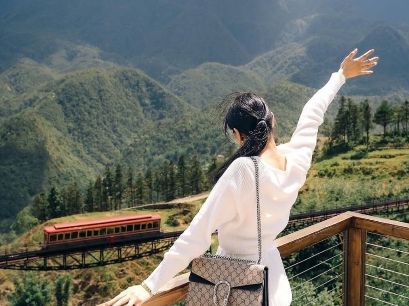 Điểm nổi bật của quán chính là khu vực ngoài trời rộng rãi.