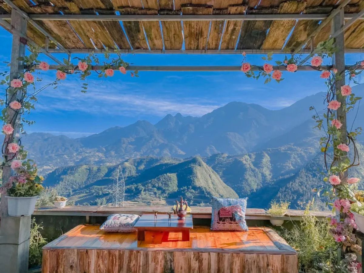 Ngắm khung cảnh nên thơ của núi rừng từ Art House Sapa.