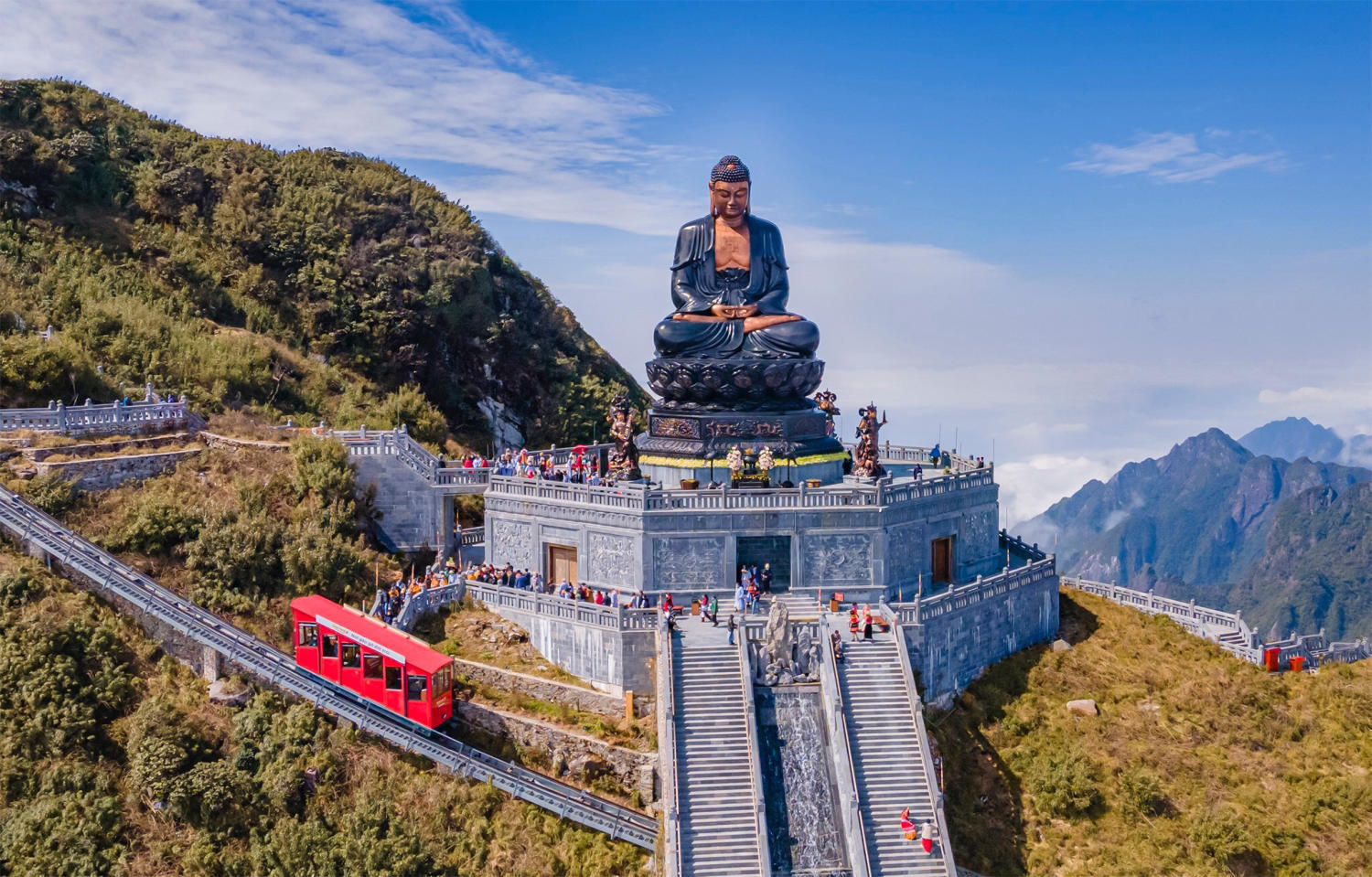 Lựa chọn lộ trình tham quan phù hợp sẽ tiết kiệm đáng kể thời gian chờ đợi.