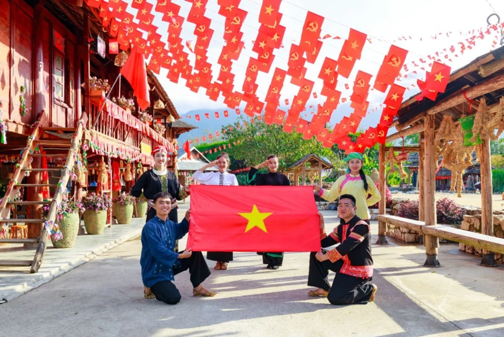 Không khí Tết Độc lập ngập tràn tại Bản Mây.