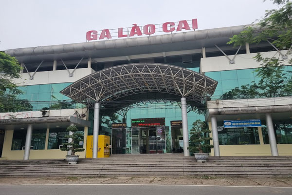 Di chuyển từ ga Lào Cai về thị xã Sa Pa mất trung bình từ 60 – 90 phút.