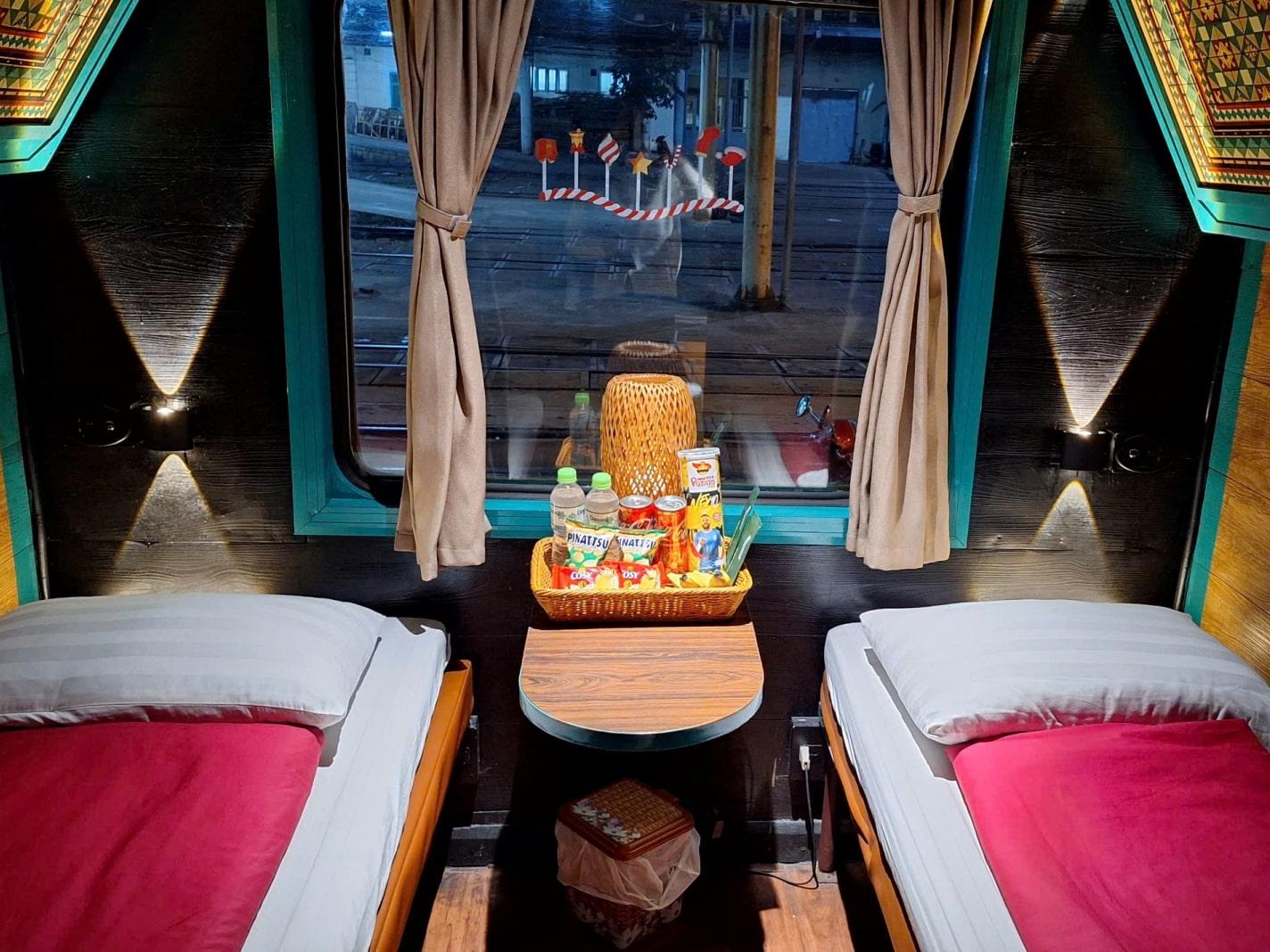 Tàu Livitrans Express là một trong những hàng tàu du lịch lâu năm và uy tín.