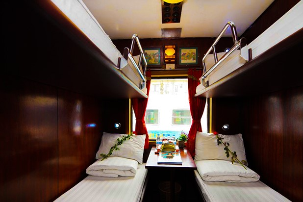 Tàu Orient Express khai thác khoang giường nằm mềm 4 chỗ đặt tiêu chuẩn 2 sao.