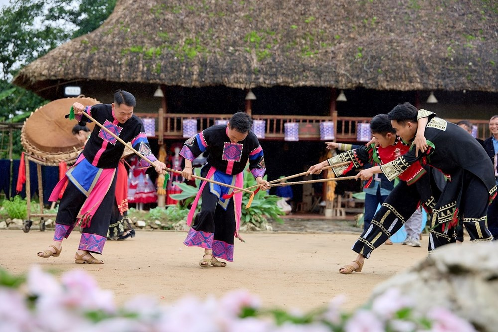 Hoà vào không khí rực rỡ đầu năm mới tại Bản Mây.