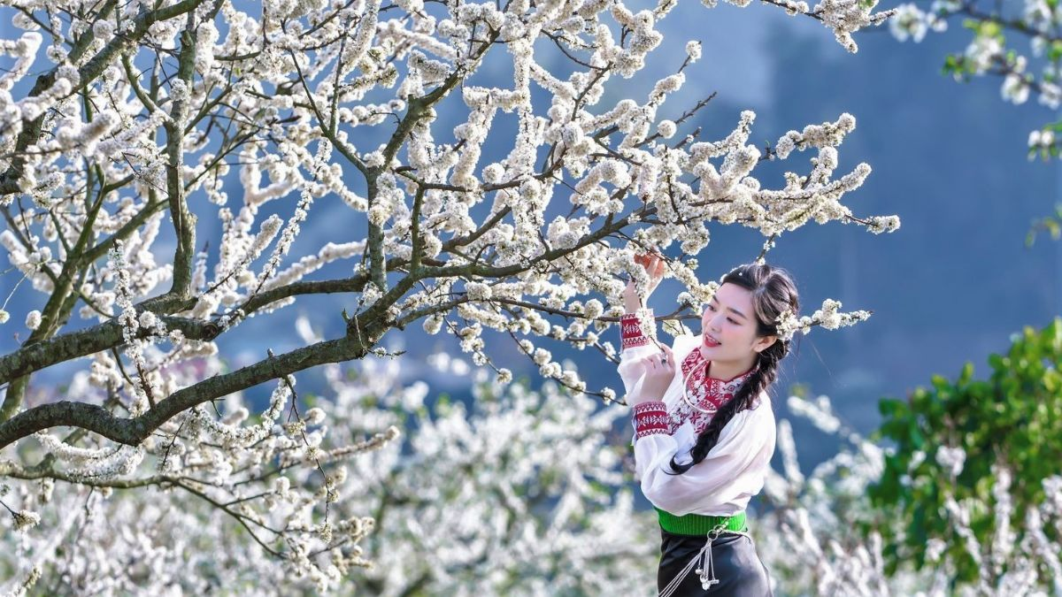 Du khách có thể mặc trang phục dân tộc truyền thống khi ghé thăm Sa Pa vào tháng 2