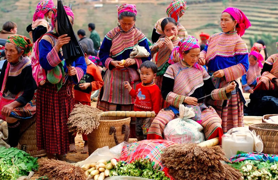 Khám phá nếp sống thường nhật của người dân bản địa tại chợ phiên Sa Pa