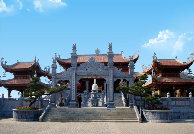 Không gian bên ngoài Bảo An Thiền Tự