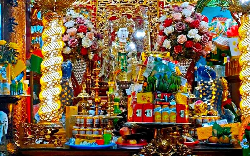 Mâm lễ đơn giản dâng lễ đền thờ ông Hoàng Bảy