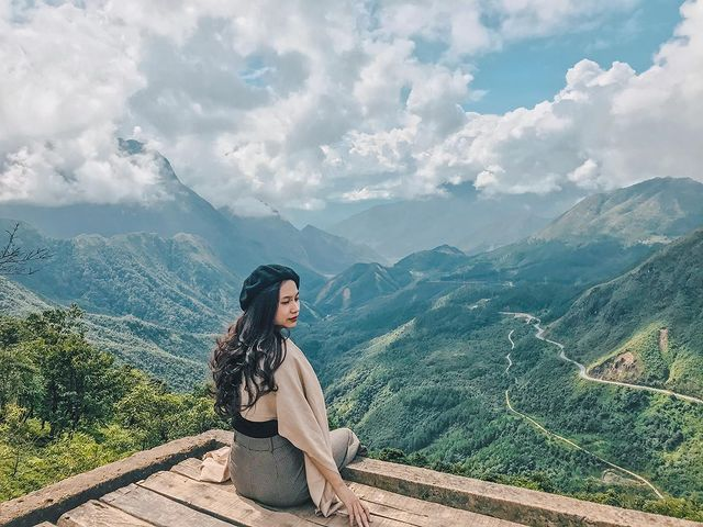 Du khách check in tại đèo Ô Quy Hồ