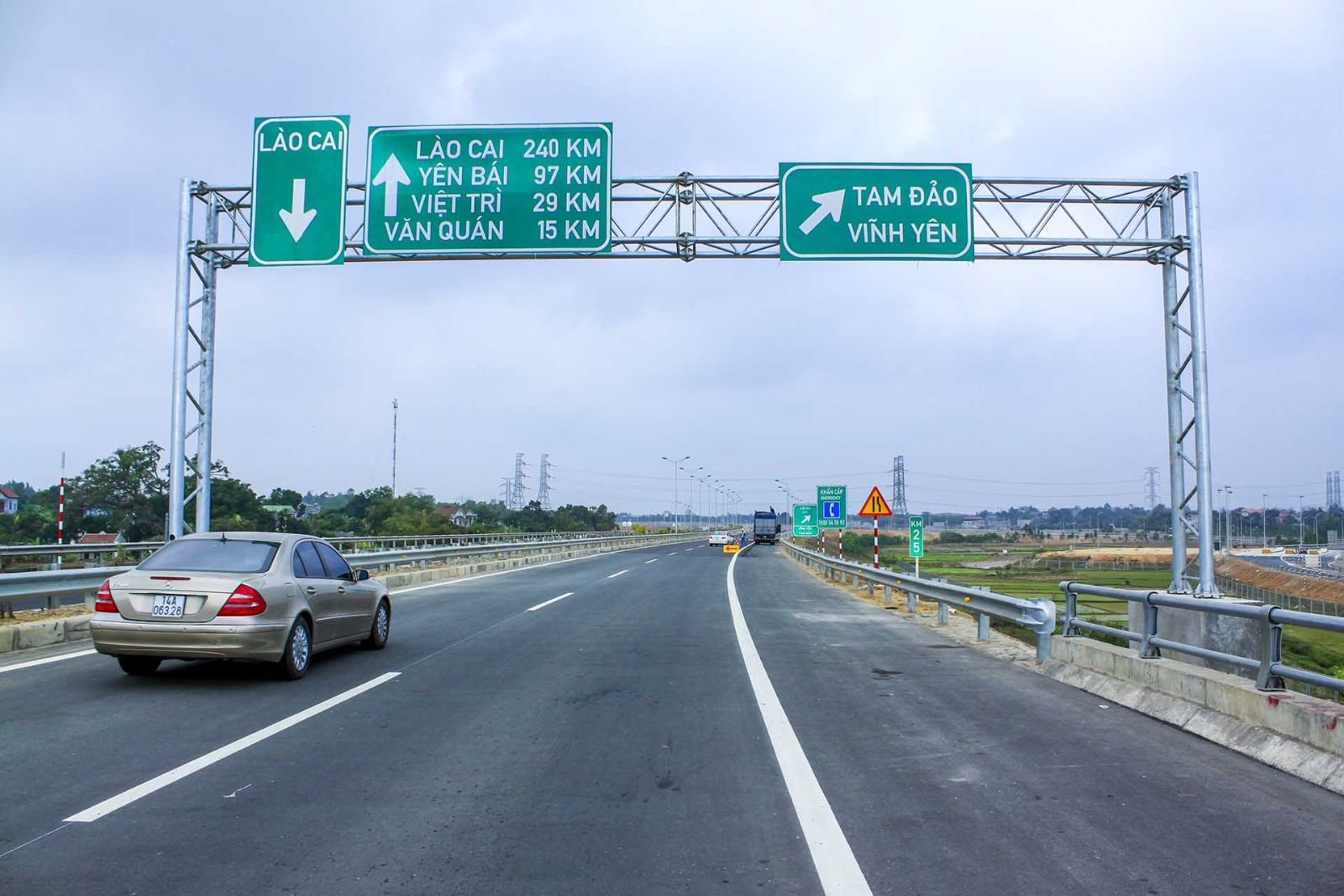 Hạ tầng giao thông phát triển tạo điều kiện đưa nhiều du khách đến với Lào Cai hơn