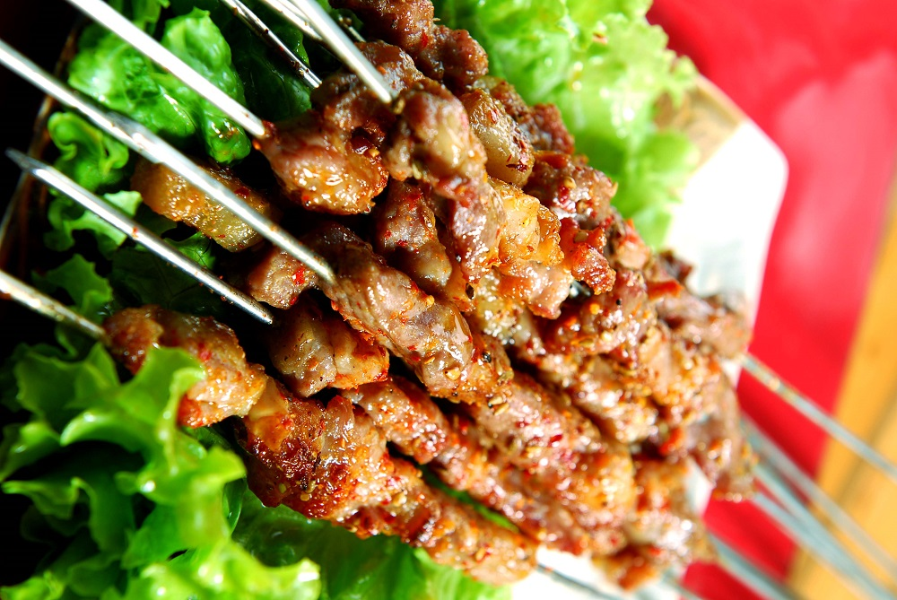 Lợn bản nướng là món nướng “hot hit” nhất tại các quán nướng Sa Pa