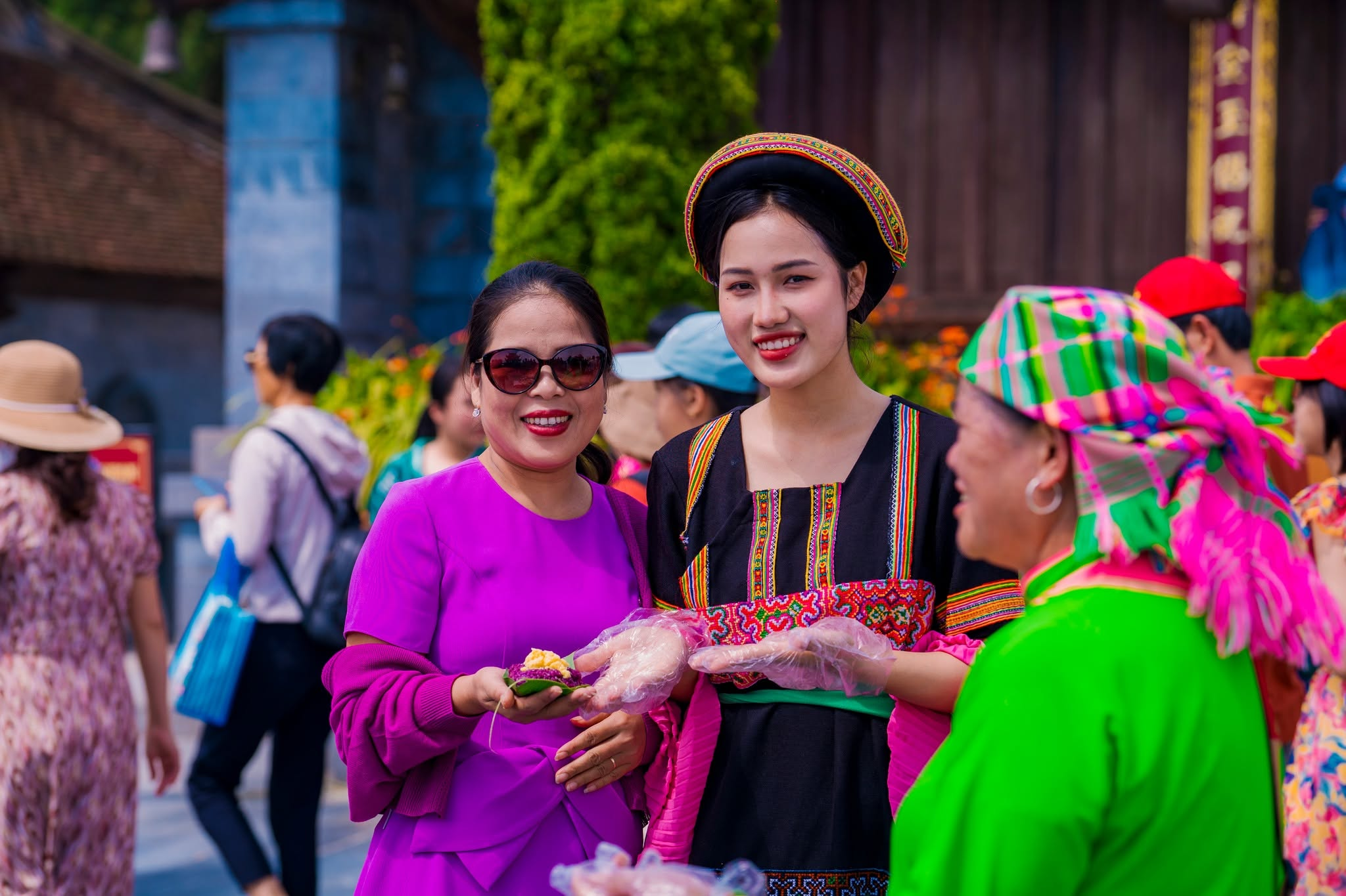 Du khách nên tôn trọng các văn hóa bản địa khi tham dự lễ hội tại Sa Pa