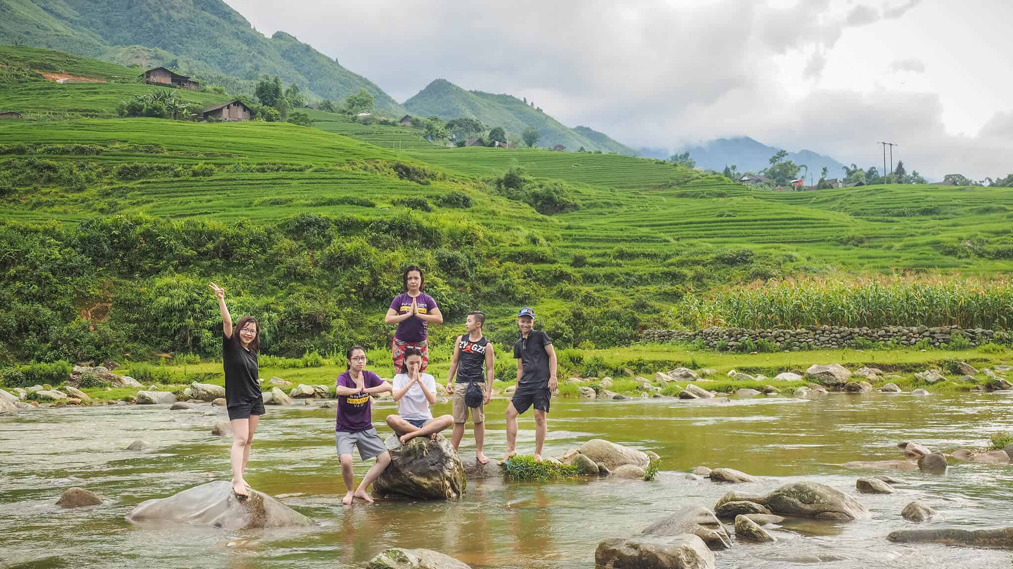 Du khách có cơ hội “hòa mình” vào thiên nhiên khi trải nghiệm đời sống địa phương tại các bản làng