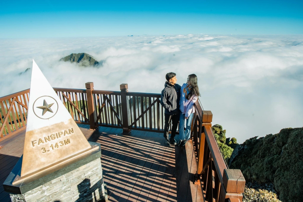 Fansipan là điểm tránh nóng quen thuộc tại miền Bắc mỗi khi hè về