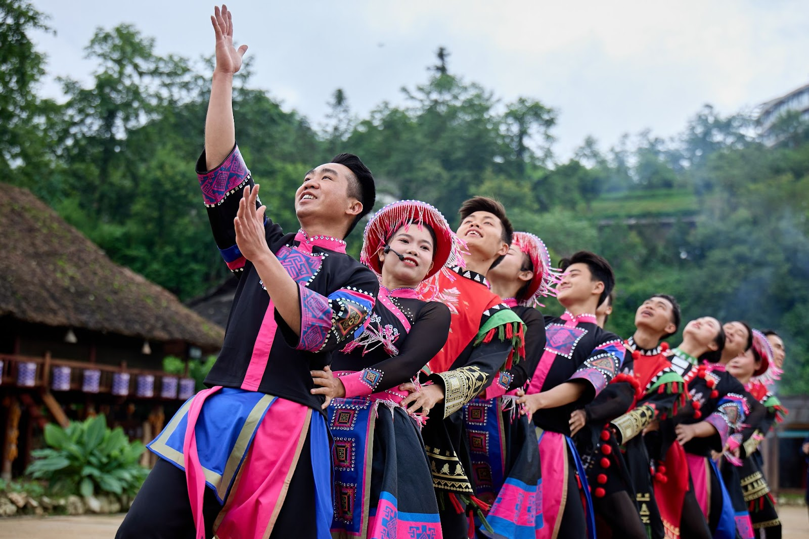 Bản Mây là nơi diễn ra nhiều chương trình văn nghệ nhất tại Fansipan