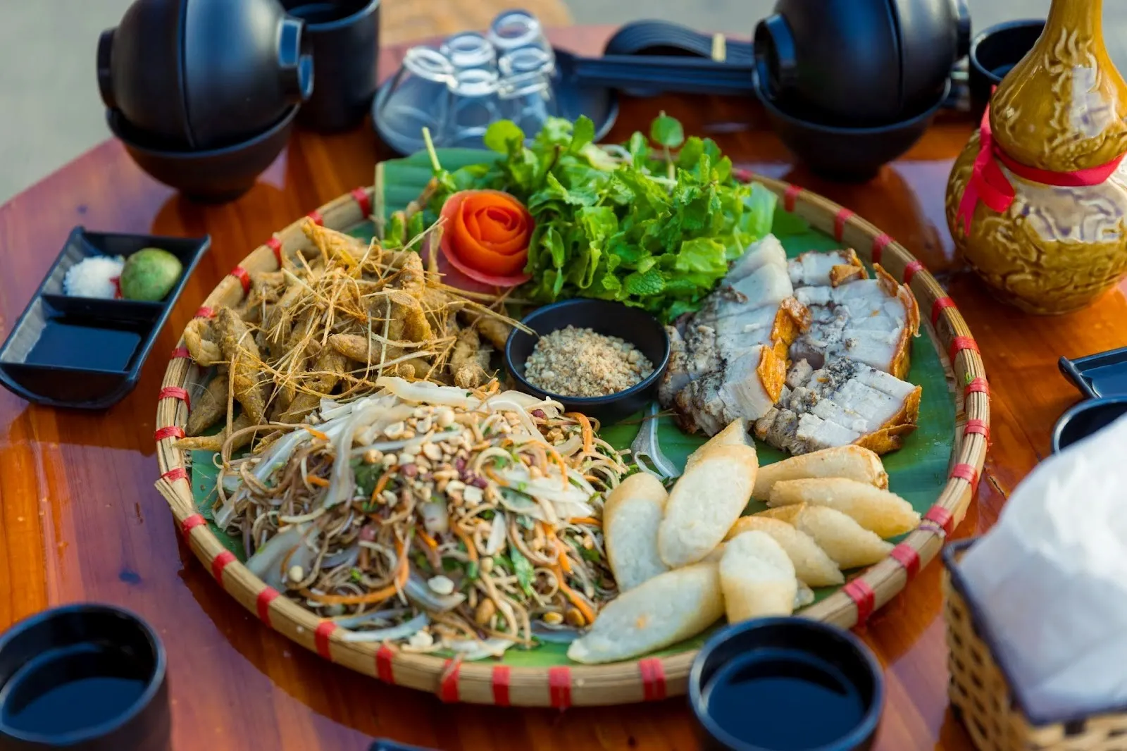 Du khách nên đặt món trước với người dân để họ kịp chuẩn bị nguyên liệu và chế biến chu đáo nhất