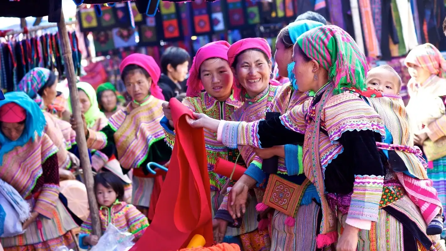Du khách cần lưu ý tôn trọng văn hóa của các dân tộc khi trải nghiệm phong tục của họ