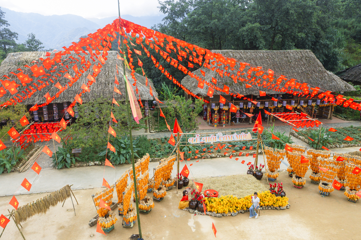 Bản Mây nằm ngay dưới chân núi Fansipan