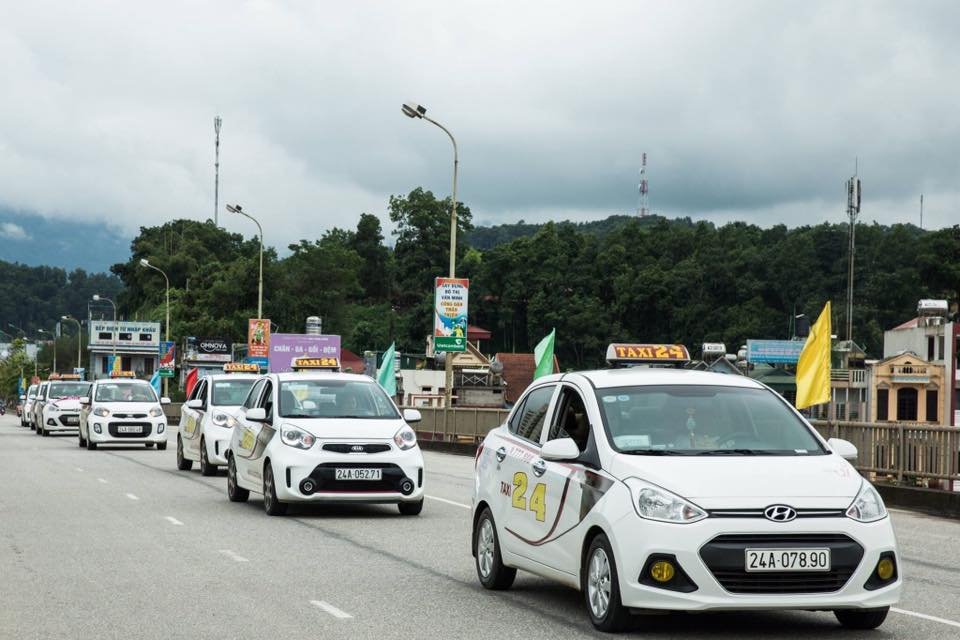 Taxi Bản Hồ hỗ trợ du khách di chuyển vào các bản làng quanh Sa Pa.