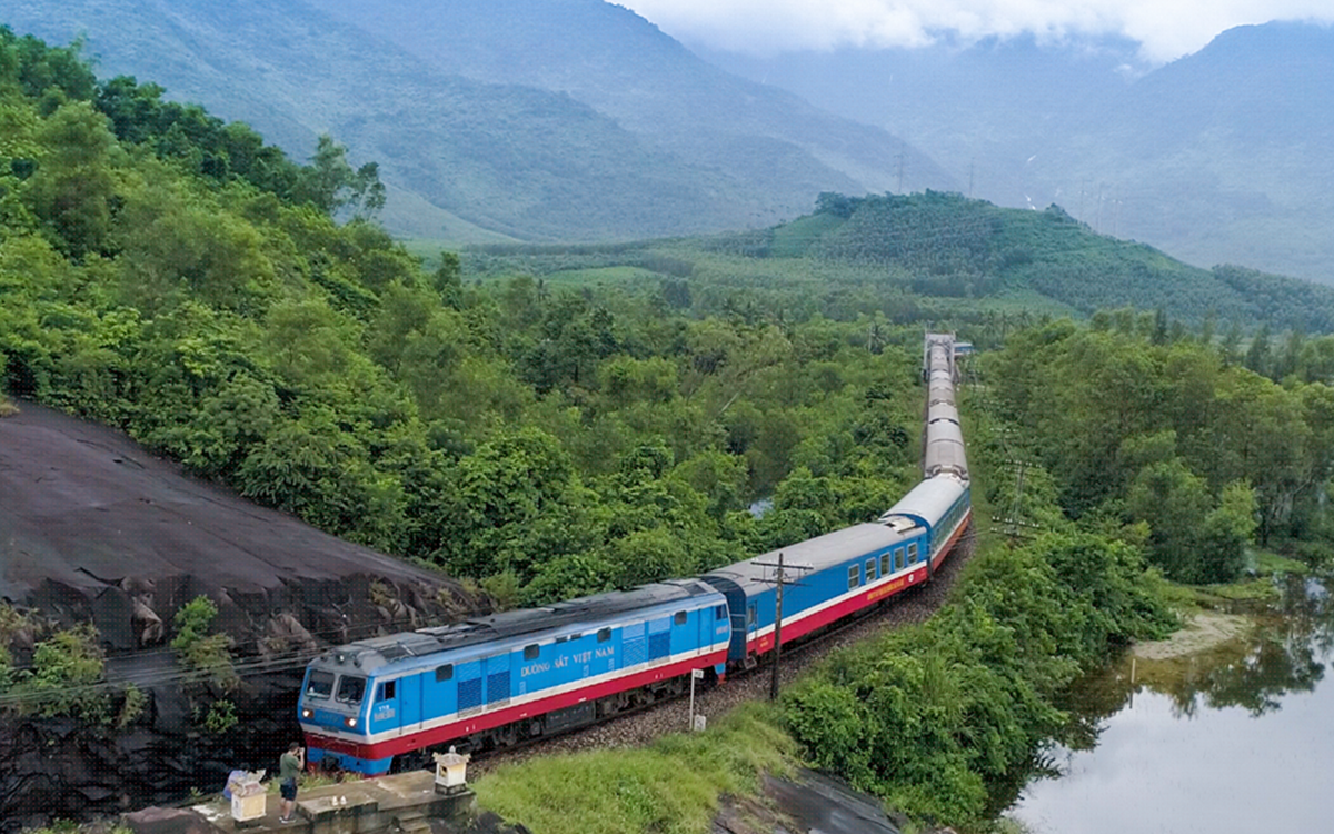 Tàu Đường sắt Việt Nam phục vụ nhiều hạng vé phù hợp cho du khách đi Sa Pa.