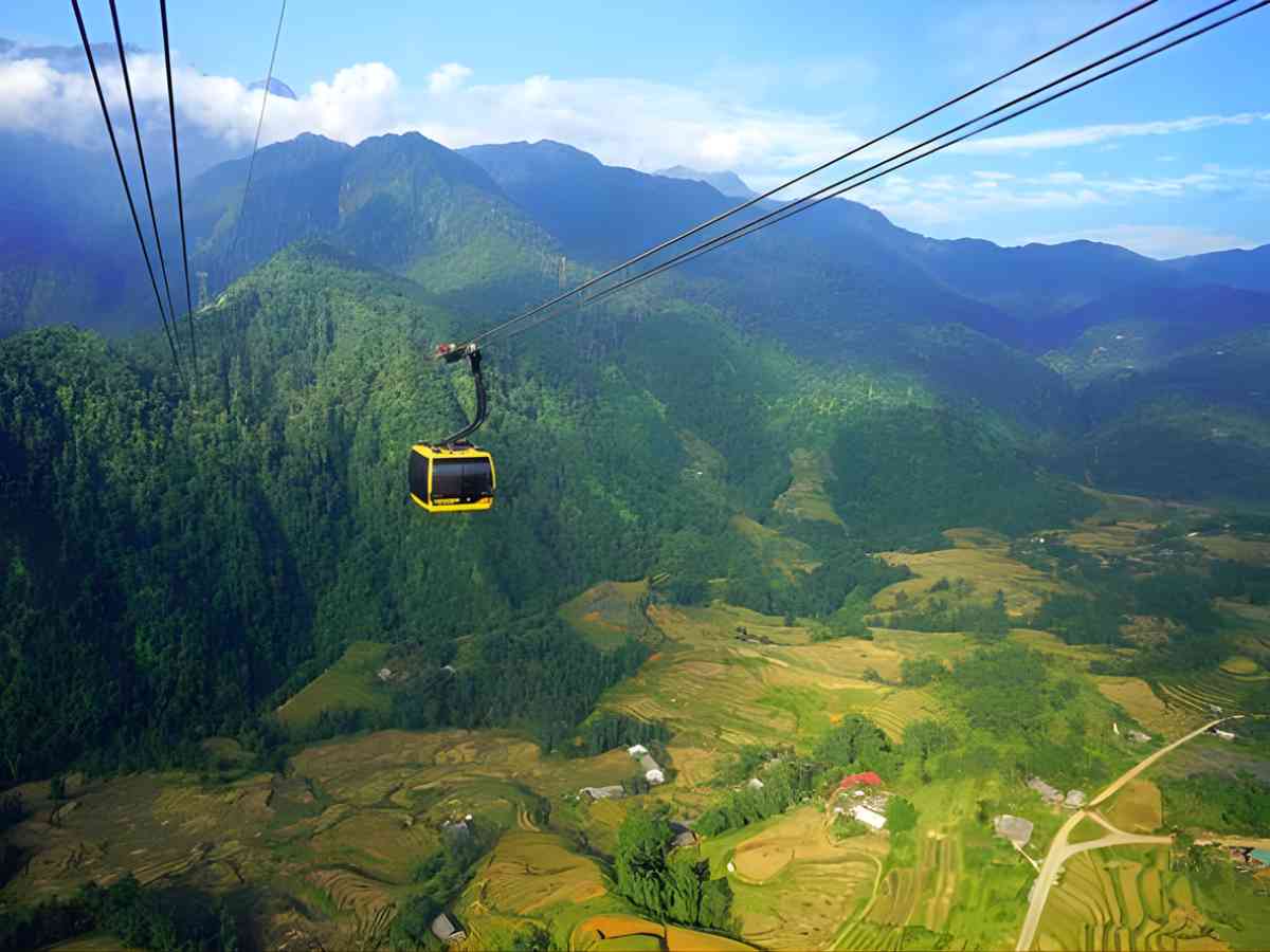 Chinh phục đỉnh Fansipan cao 3.143m tại Sa Pa, tỉnh Lào Cai cùng cảnh quan tuyệt đẹp. (Nguồn sưu tầm)
