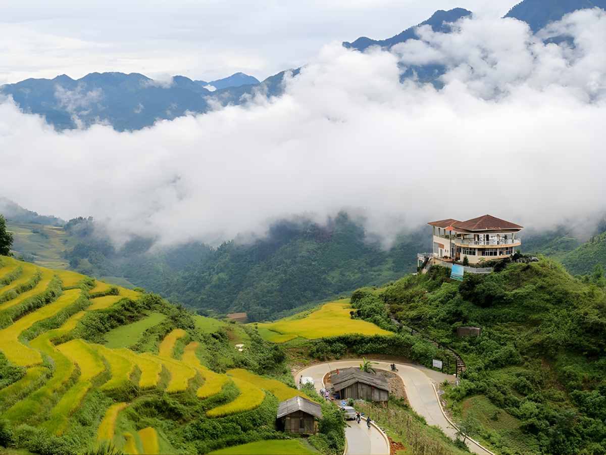 Phường Sa Pa, tỉnh Lào Cai thuộc vùng núi Tây Bắc thu hút du khách bởi khí hậu mát mẻ. (Nguồn sưu tầm)