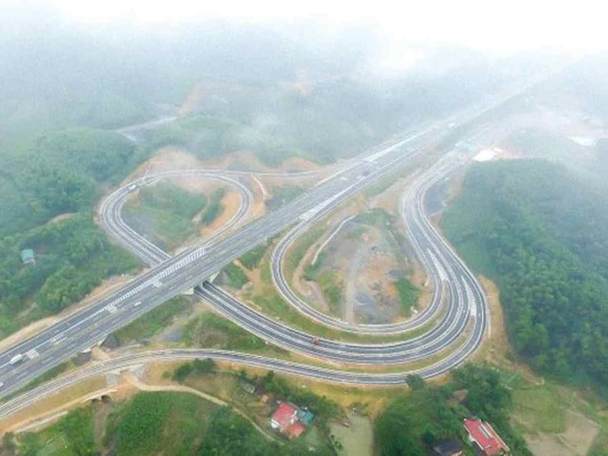 Tuyến cao tốc Nội Bài - Lào Cai giúp rút ngắn thời gian di chuyển từ Hà Nội đến Sa Pa. (Nguồn sưu tầm)&nbsp;