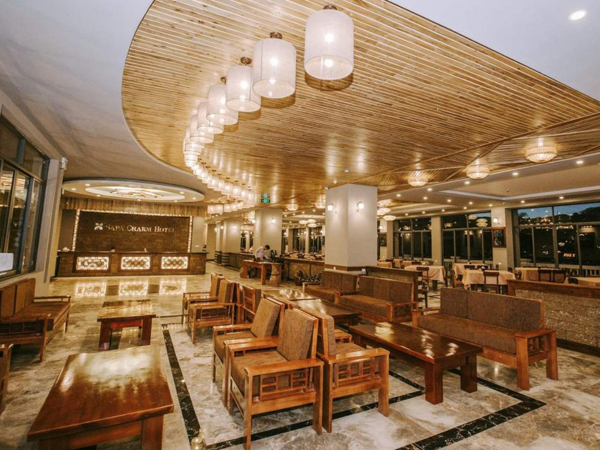 Sapa Charm Hotel mang phong cách hiện đại, kết hợp hài hòa các yếu tố văn hóa Tây Bắc. 