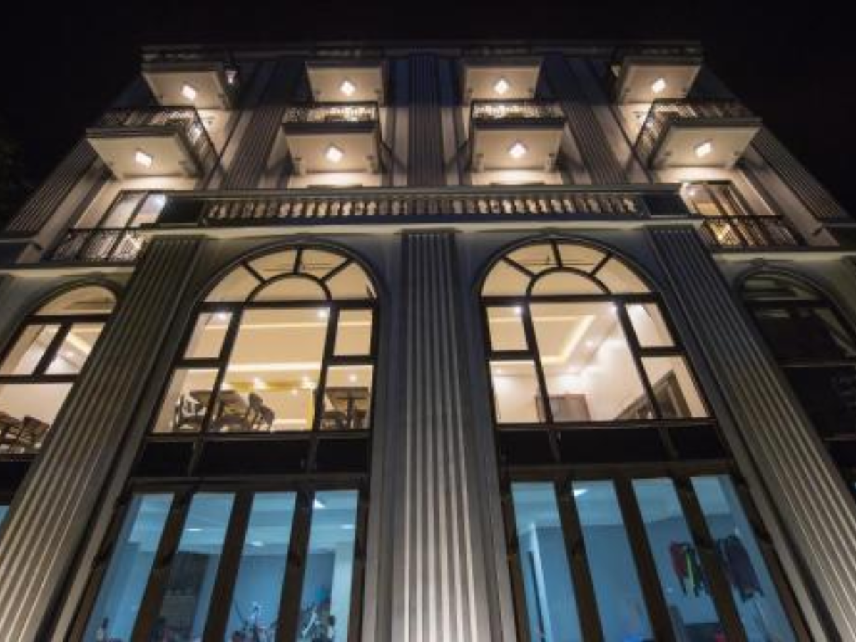 Sapa Wings Hotel là khách sạn tiêu chuẩn 3 sao tọa lạc trên đường Hoàng Diệu, trung tâm thị trấn Sa Pa.
