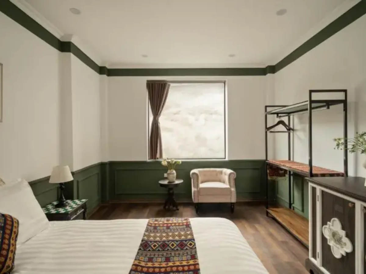 Khách sạn có khoảng 20 phòng với các hạng Standard, Deluxe và Suite, đảm bảo riêng tư, yên tĩnh. 