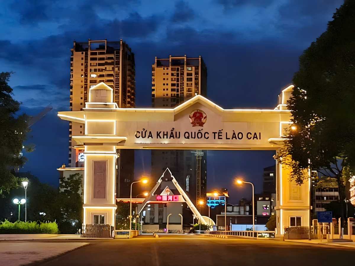 Phương tiện kết nối từ cửa khẩu đến trung tâm thành phố. 