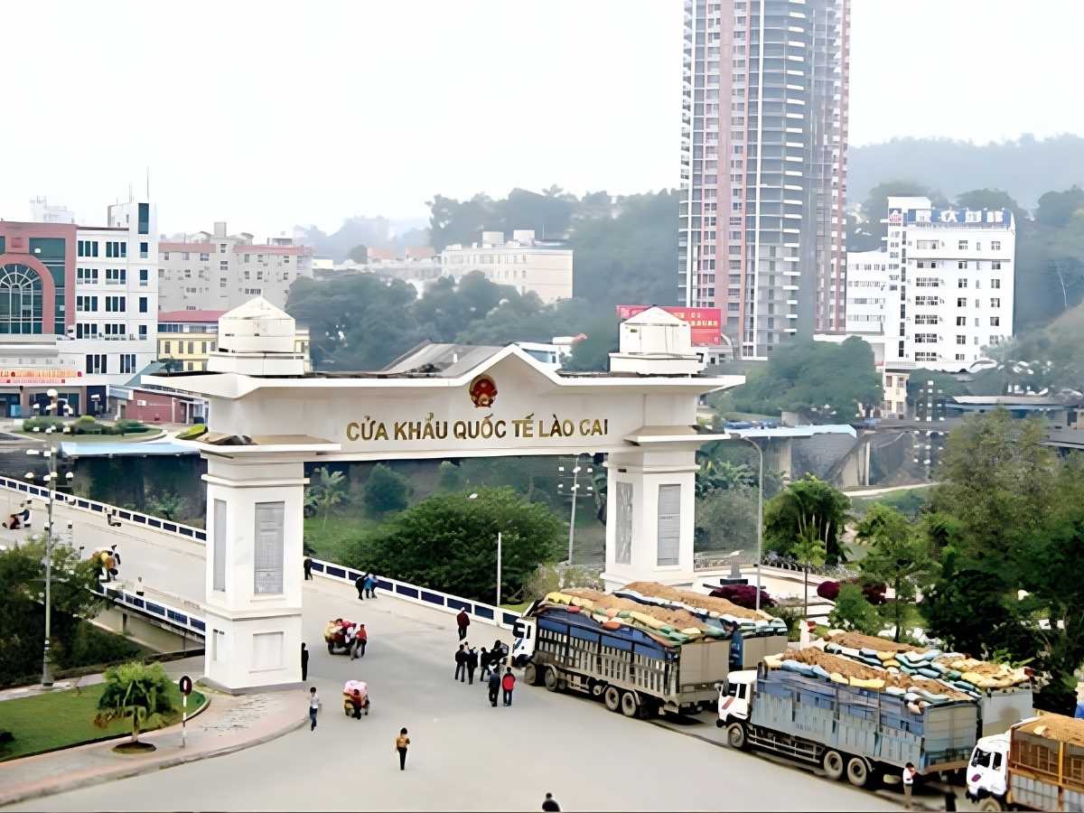 Chuẩn bị giấy tờ phù hợp cho từng hình thức xuất nhập cảnh. 