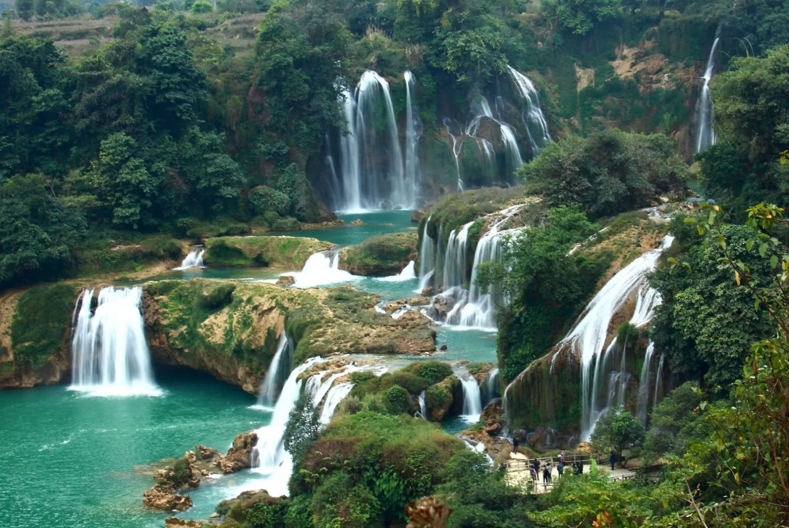 Thác Tiên Sa Sa Pa – vẻ đẹp hoang sơ giữa lòng bản Cát Cát 