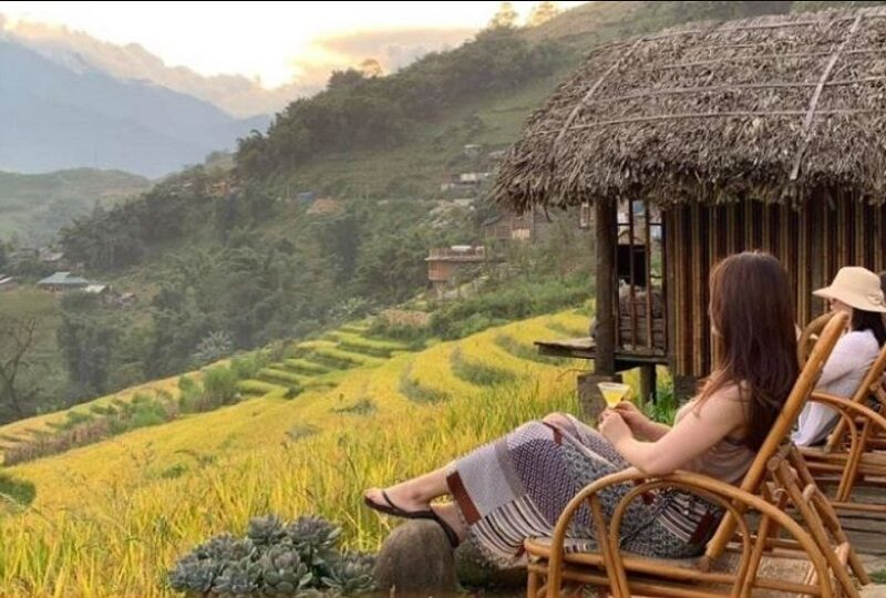 Bản Lao Chải mang đến không gian nghỉ dưỡng yên bình giữa khung cảnh núi rừng và mùa lúa chín
