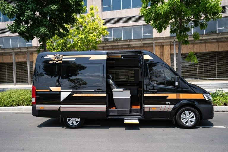 Xe limousine là lựa chọn thoải mái cho hành trình đến Sa Pa