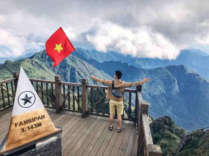Check-in cột mốc Fansipan ở độ cao 3.143m là trải nghiệm không thể bỏ lỡ khi đến Sa Pa