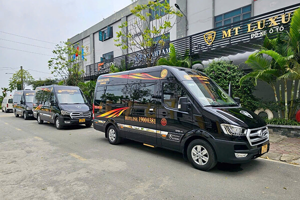 Limousine là dòng xe rất phù hợp cho các gia đình dưới 10 người, nhờ không gian rộng rãi, tiện nghi hiện đại và mang lại sự thoải mái trong suốt hành trình di chuyển