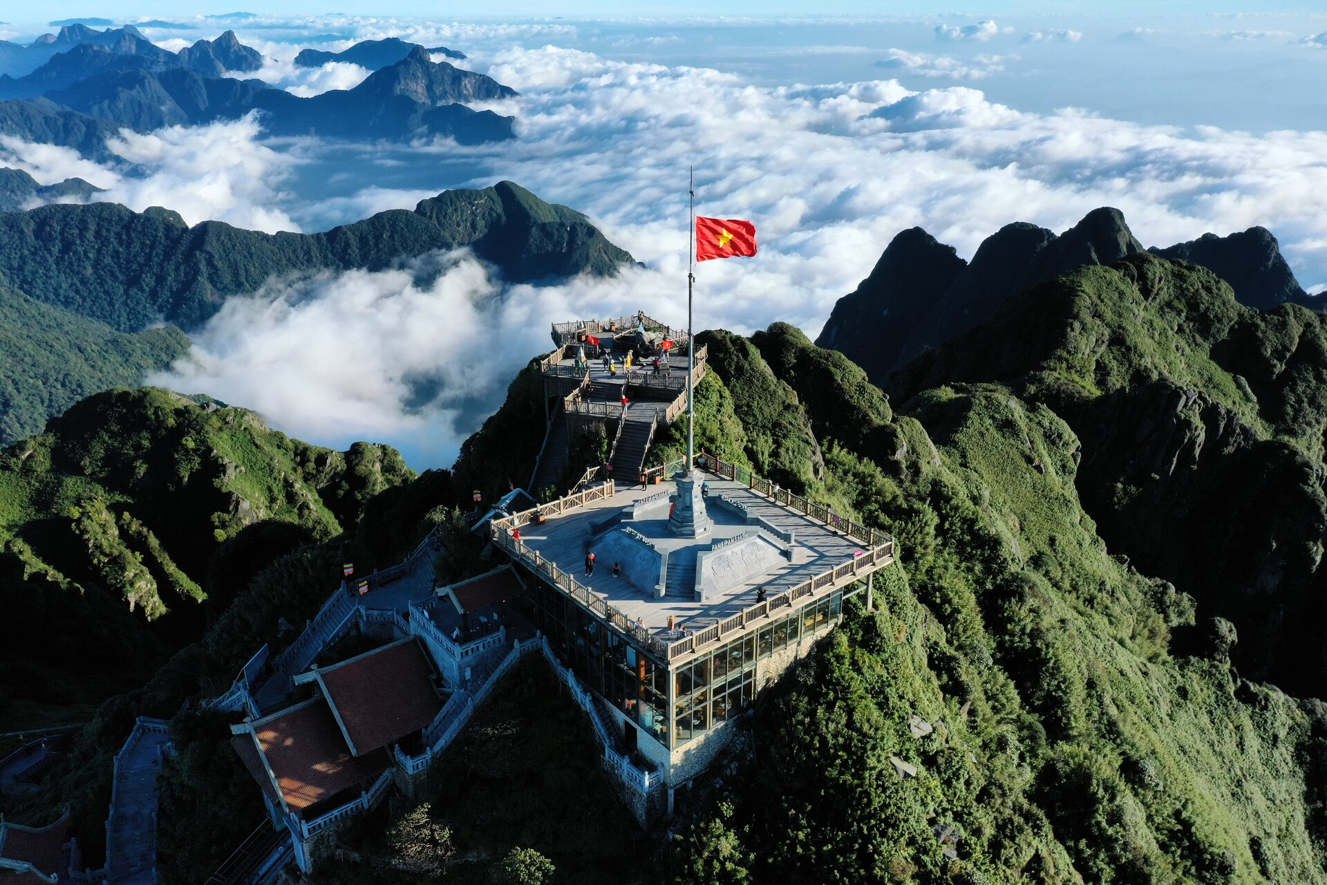 Quần thể du lịch Sun World Fansipan Legend mang đến trải nghiệm giữa thiên nhiên Tây Bắc và không gian tâm linh độc đáo