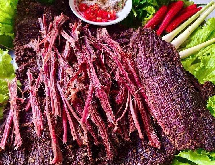 Thịt trâu gác bếp - một trong những đặc sản nổi bật của Sa Pa