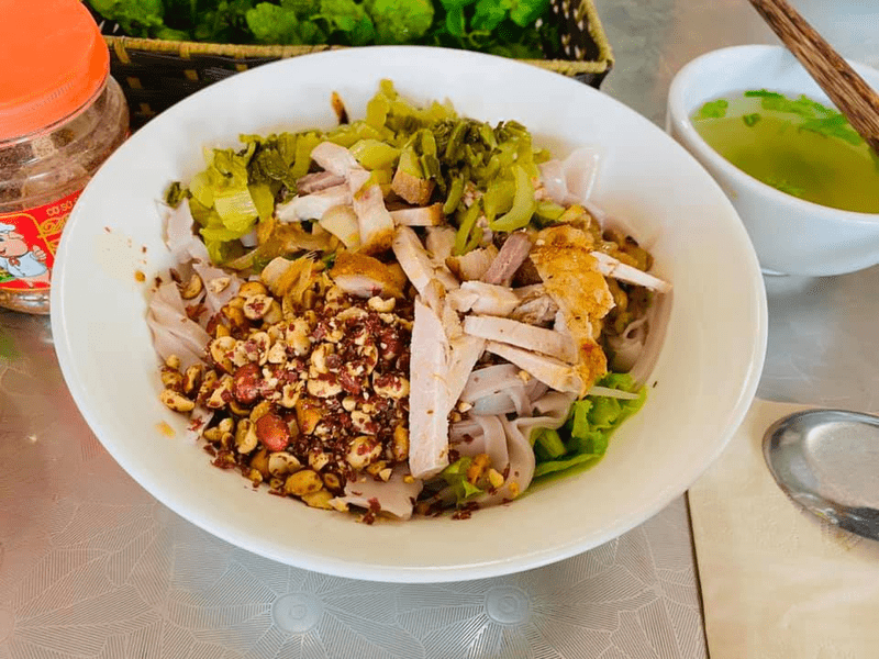 Sa Pa nổi tiếng với nền ẩm thực phong phú, đa dạng hương vị, đồng thời có mức giá hợp lý phù hợp với nhiều đối tượng du khách.