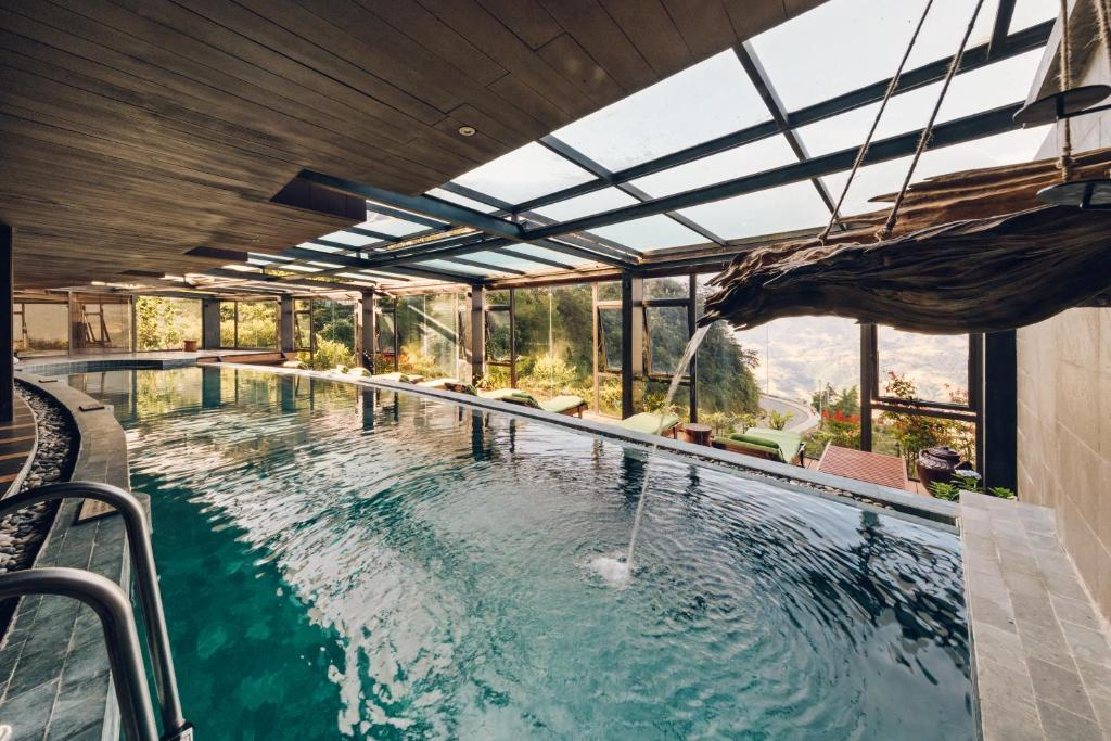 Sa Pa Jade Hill Resort & Spa gây ấn tượng với không gian biệt thự giữa núi rừng, thích hợp cho kỳ nghỉ yên bình tại Sa Pa