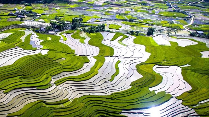 Mùa nước đổ đẹp như tranh vé tại Sa Pa