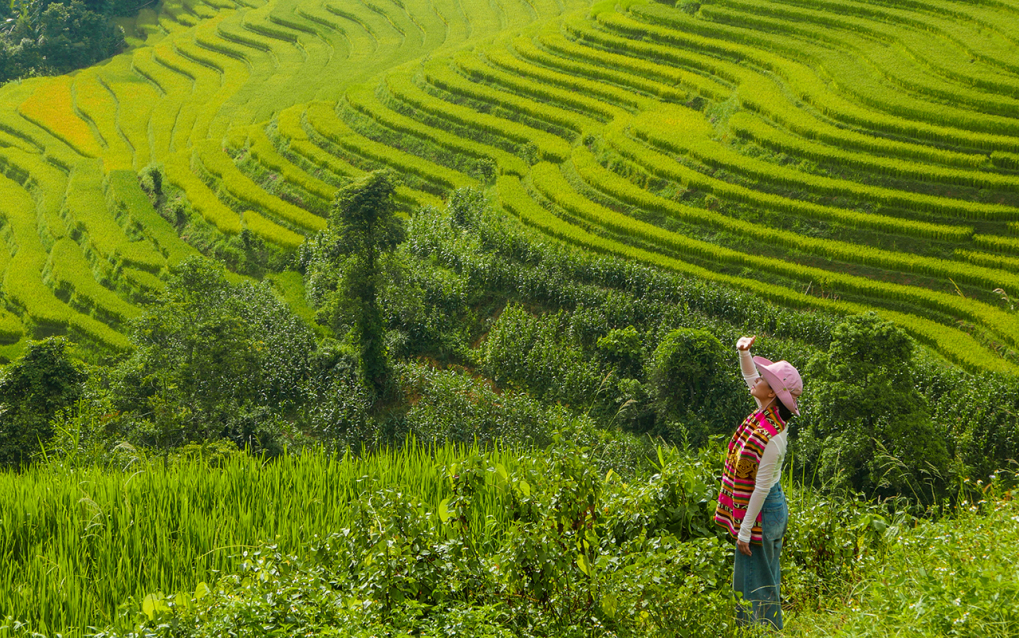 Du khách nên lựa chọn các trang phục gọn nhẹ để chuyến du lịch thoải mái nhất