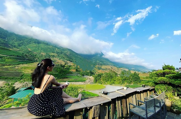 Du khách check-in giữa khung cảnh thiên nhiên nên thơ