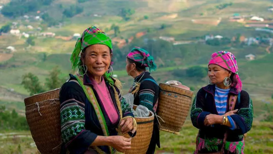 Du khách có thể khám phá các văn hóa dân tộc khi ghé bản Lao Chải - Tả Van